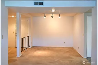 11300 1st Avenue NE #321, Seattle, WA 98125 - Photo 8
