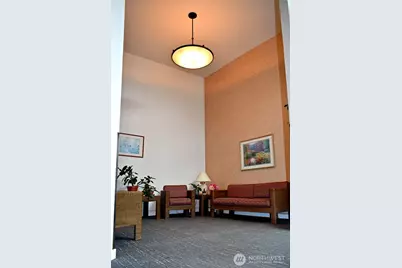11300 1st Avenue NE #321, Seattle, WA 98125 - Photo 4