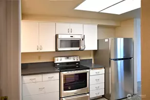 11300 1st Ave NE, Seattle, WA 98125 - Photo 8