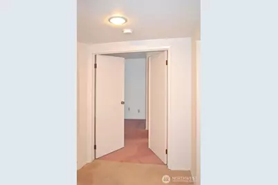 11300 1st Avenue NE #321, Seattle, WA 98125 - Photo 18