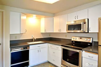 11300 1st Avenue NE #321, Seattle, WA 98125 - Photo 10