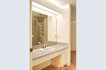 11300 1st Avenue NE #321, Seattle, WA 98125 - Photo 20