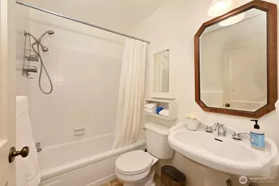 5858 NE Parkpoint Drive #F-203, Seattle, WA 98115 - Photo 16