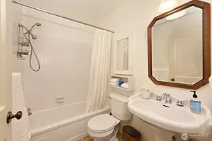 5858 NE Park Point Dr, Seattle, WA 98115 - Photo 16