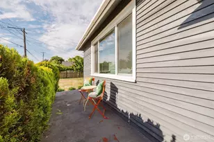 1108 Warren Ave, Bremerton, WA 98337 - Photo 2