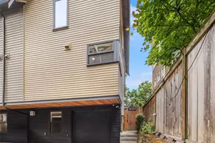 3635 Greenwood Ave N, Seattle, WA 98103 - Photo 2