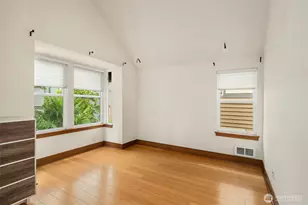 3635 Greenwood Ave N, Seattle, WA 98103 - Photo 16