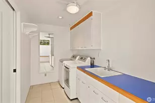 2305 E Lake Sammamish Pl SE, Sammamish, WA 98075 - Photo 24