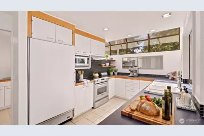 2305 E Lake Sammamish Place SE, Sammamish, WA 98075 - Photo 10