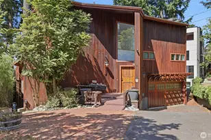 2305 E Lake Sammamish Pl SE, Sammamish, WA 98075 - Photo 36