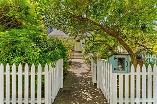 2763 59th Ave SW, Seattle, WA 98116 - Photo 2