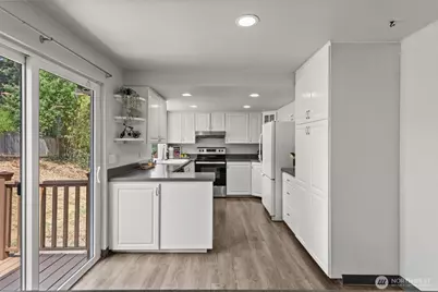 22208 Meridian Avenue S, Bothell, WA 98021 - Photo 8