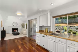 23973 SE 42nd Pl, Sammamish, WA 98029 - Photo 10