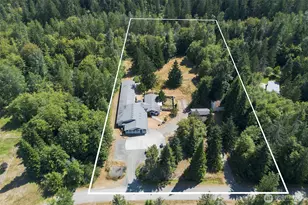 202 Birdsong Ln, Port Angeles, WA 98362 - Photo 2