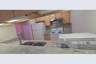 12345 Roosevelt Way NE #406, Seattle, WA 98125 - Photo 10