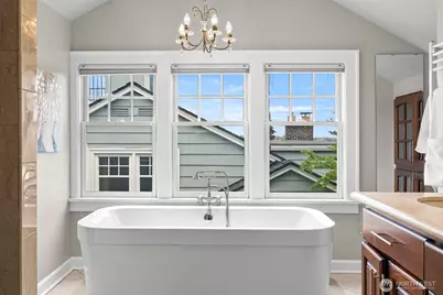 114 Queen Anne Drive, Seattle, WA 98109 - Photo 24