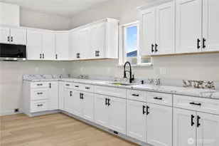309 Olivia St, Sunnyside, WA 98944 - Photo 8