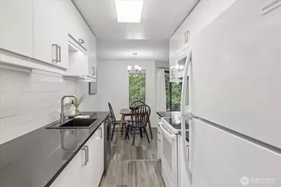 12742 NE 116th Lane #J23, Kirkland, WA 98034 - Photo 6
