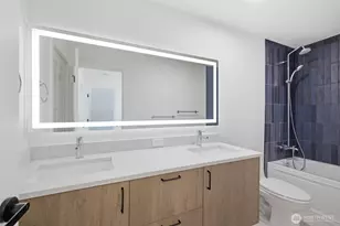 8800 20th Ave NE, Seattle, WA 98115 - Photo 28
