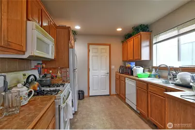 10523 7th Avenue W, Everett, WA 98204 - Photo 6