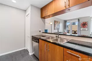 2721 1st Ave, Seattle, WA 98121 - Photo 12