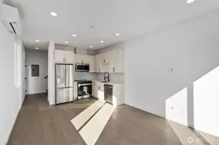 518 N 102nd St, Seattle, WA 98133 - Photo 8
