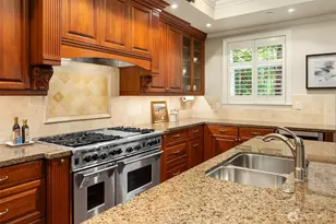 725 Harvard Ave E, Seattle, WA 98102 - Photo 10