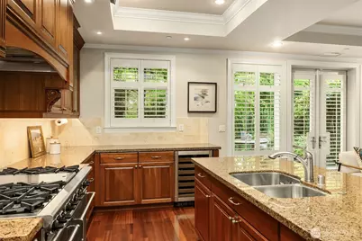 725 Harvard Avenue E, Seattle, WA 98102 - Photo 12