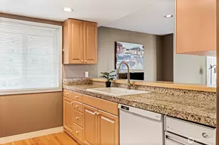 601 W Mercer Pl, Seattle, WA 98119 - Photo 4