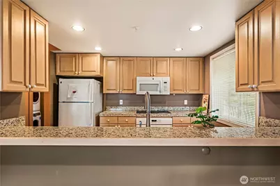 601 W Mercer Place #304, Seattle, WA 98119 - Photo 6