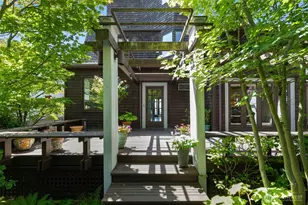 370 Highland Dr, Seattle, WA 98109 - Photo 1