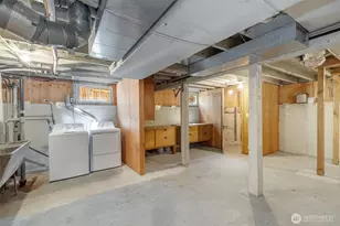 370 Highland Dr, Seattle, WA 98109 - Photo 26
