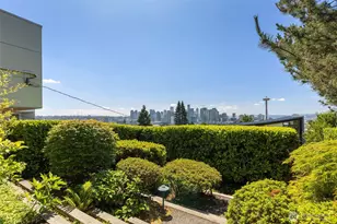 370 Highland Dr, Seattle, WA 98109 - Photo 2