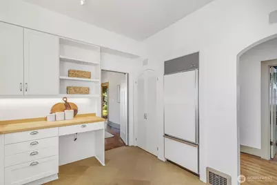 370 Highland Drive, Seattle, WA 98109 - Photo 10