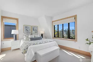 370 Highland Dr, Seattle, WA 98109 - Photo 12
