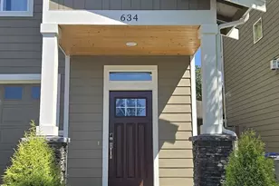 634 NW Gardenia Way, Bremerton, WA 98311 - Photo 2