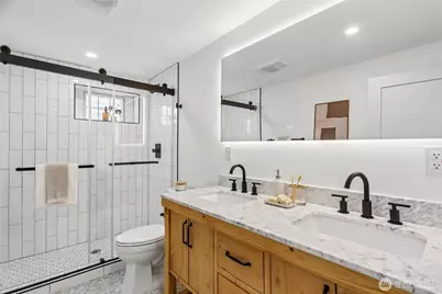 3310 9th Avenue W, Seattle, WA 98119 - Photo 26