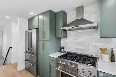 3310 9th Avenue W, Seattle, WA 98119 - Photo 12