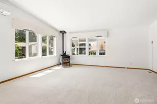 592 NE Saturn Ln, Bremerton, WA 98311 - Photo 8