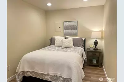 23042 NE 8th Street, Sammamish, WA 98074 - Photo 26
