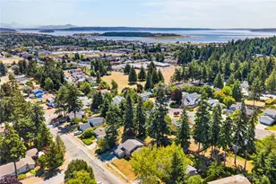 1113 SW 2nd Ave, Oak Harbor, WA 98277 - Photo 2