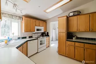 1320 SW Hollyhock Ln, Port Orchard, WA 98366 - Photo 10
