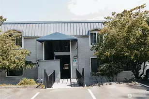924 Shorewood Dr, Bremerton, WA 98312 - Photo 2