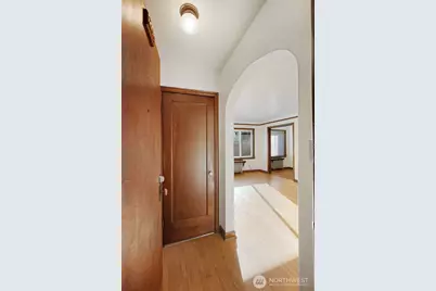 8008 Greenwood Avenue N, Seattle, WA 98103 - Photo 10