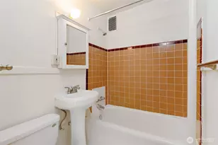8008 Greenwood Ave N, Seattle, WA 98103 - Photo 16