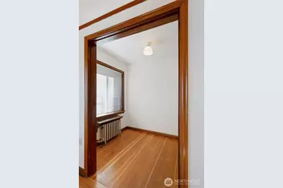 8008 Greenwood Avenue N, Seattle, WA 98103 - Photo 14