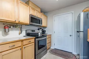 6137 Hazel Loop SE, Auburn, WA 98092 - Photo 12