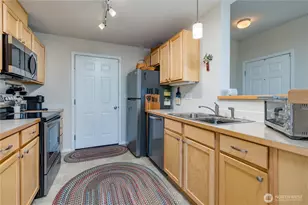 6137 Hazel Loop SE, Auburn, WA 98092 - Photo 4