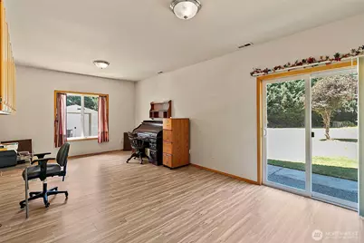 21503 21st Street E, Lake Tapps, WA 98391 - Photo 18