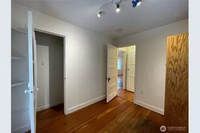 13729 Stone Avenue N, Seattle, WA 98133 - Photo 10